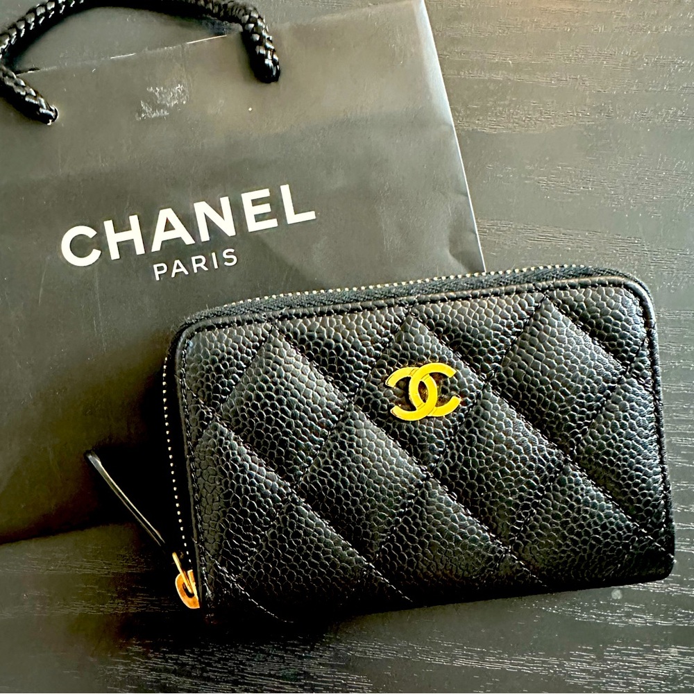 🔴SOLD🔴Chanel Zip Coin/ Card Case - Picture 1 of 11
